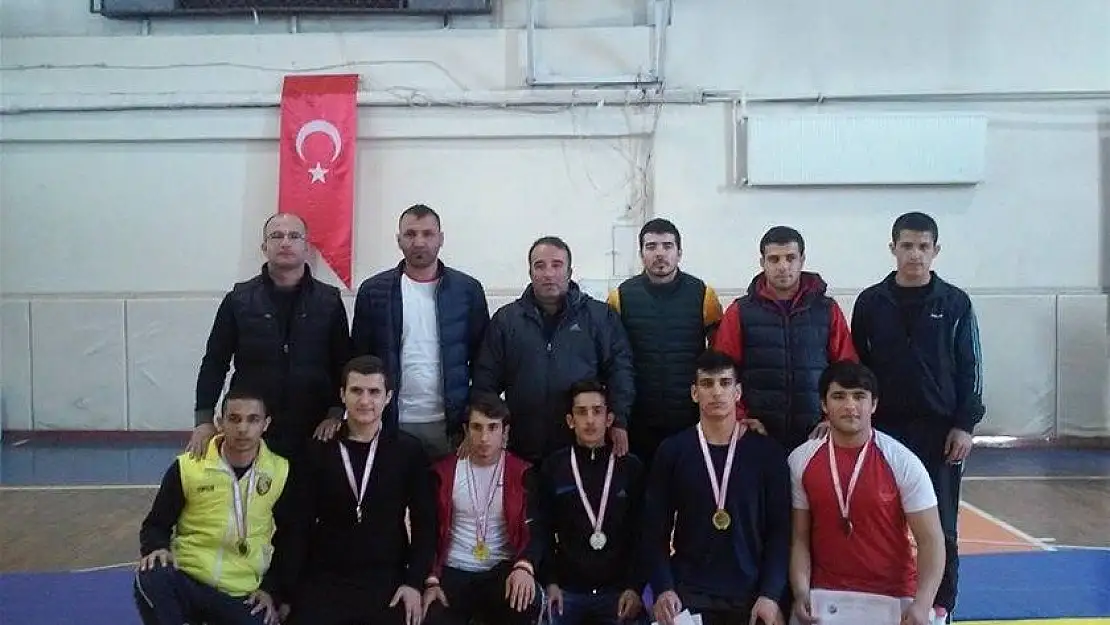 MALATYALI GÜREŞÇİLER BAŞARIYLA DÖNDÜLER 