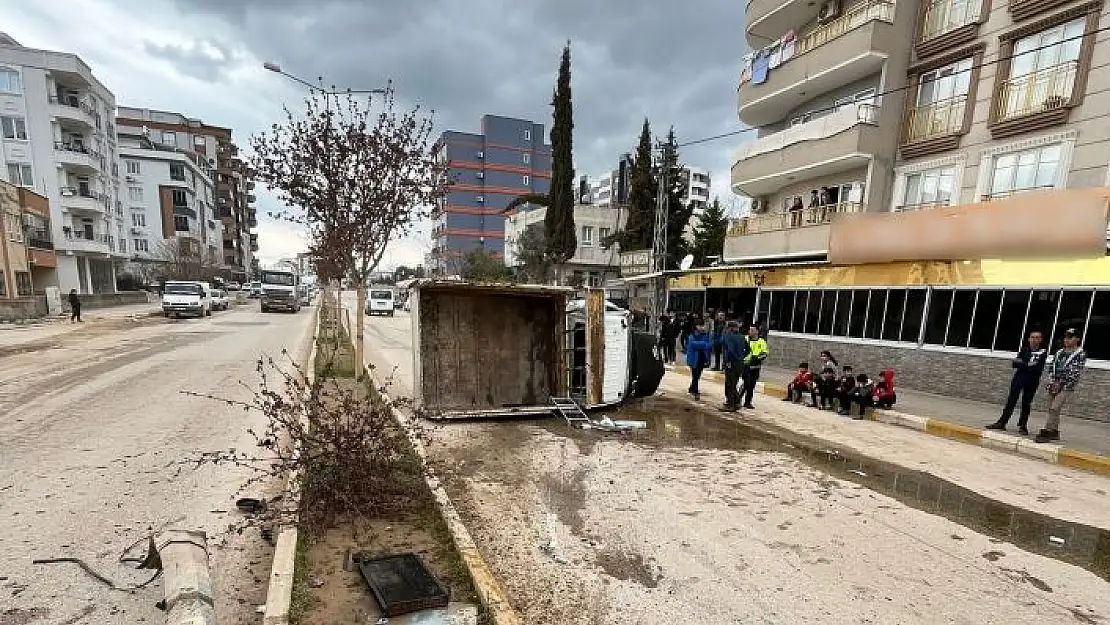 'Ehliyetsiz sürücünün kullandığı kamyonet devrildi'