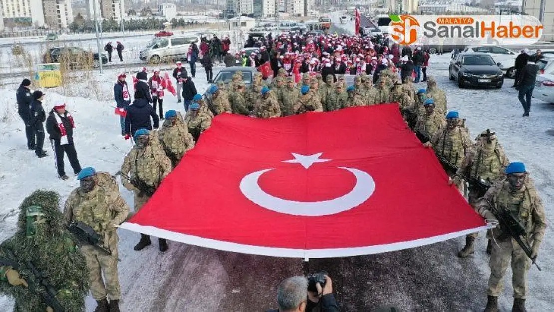 Eksi 7 derecede 3 kilometre yol yürüdüler