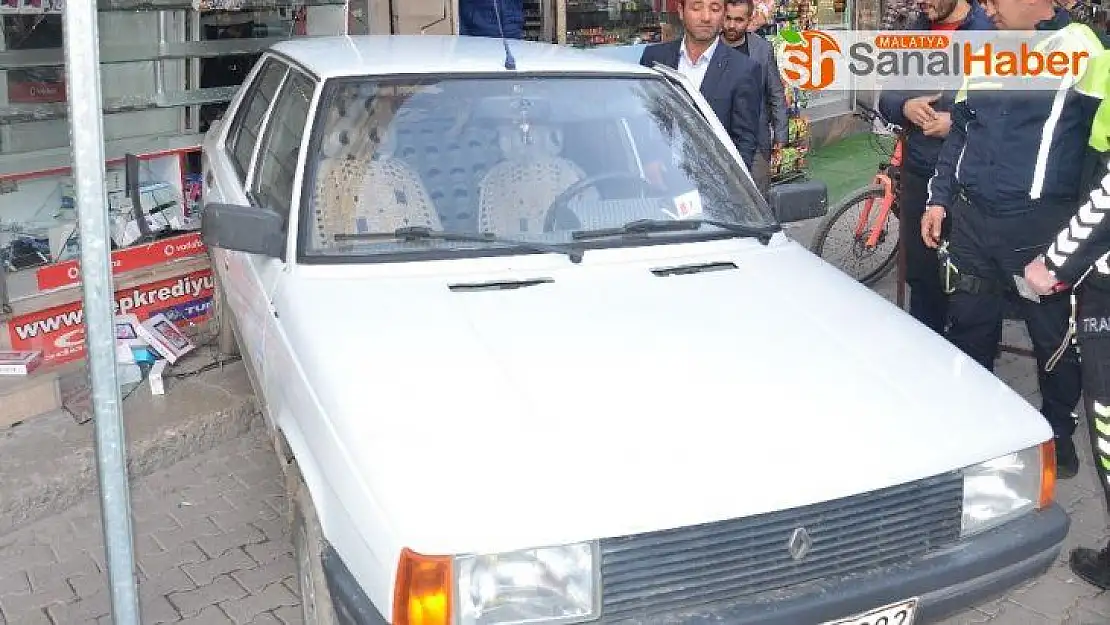 El freni çekilmeyen otomobil iş yerine girdi