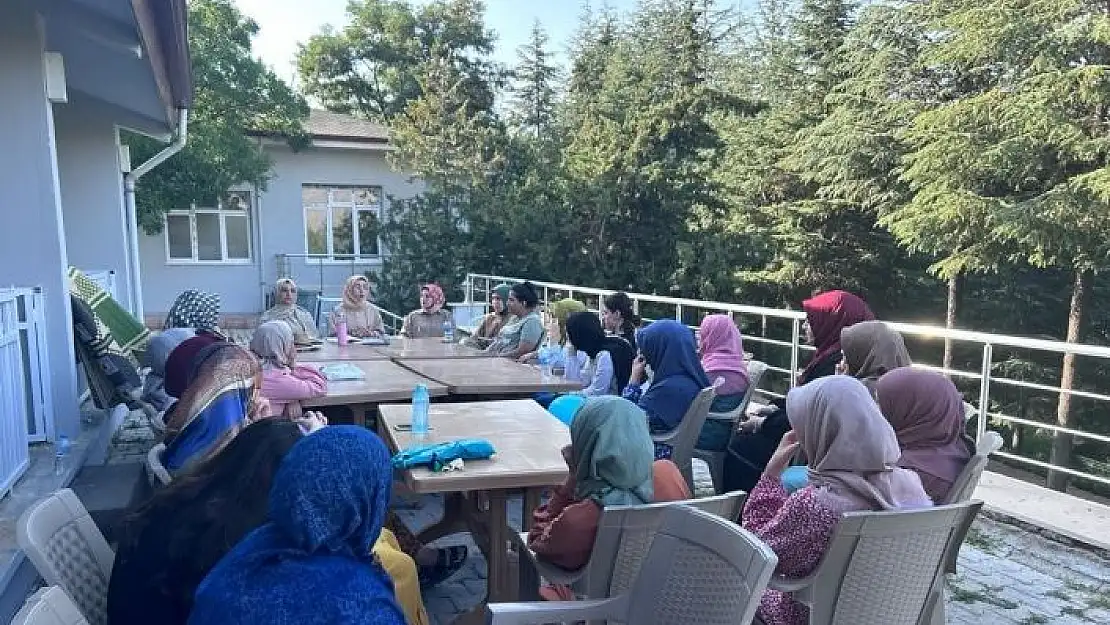 'Elazığ Belediyesi´nden üniversite öğrencilerine kamp'