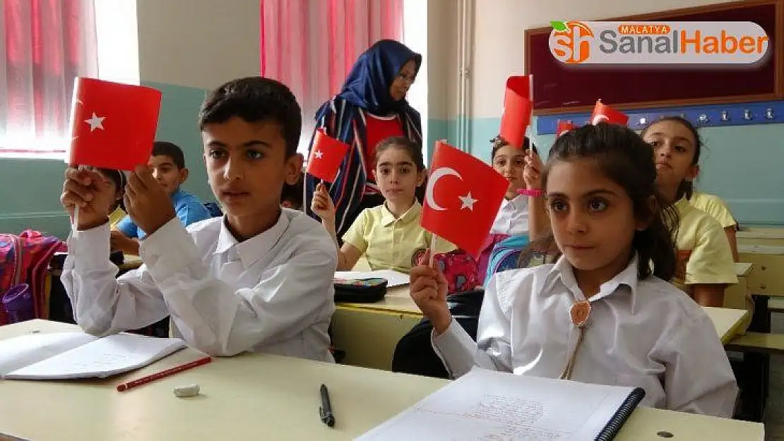Elazığ'da 112  bin öğrenci ders başı yaptı