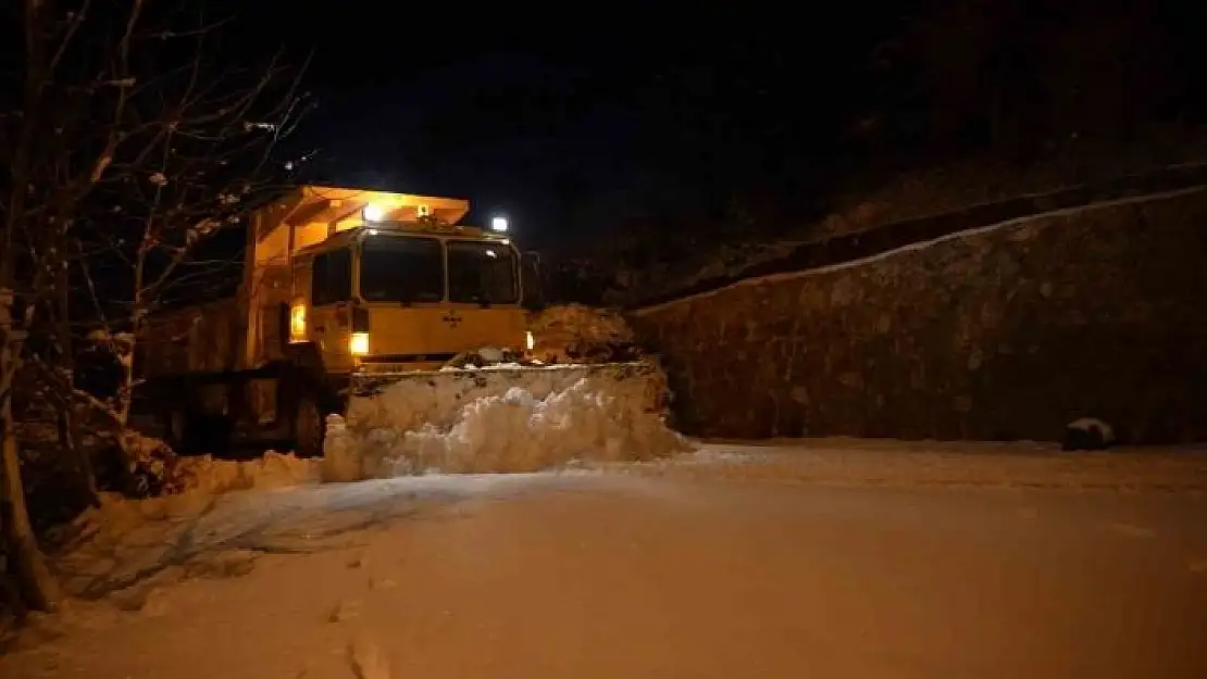 'Elazığ´da 124 köy yolu ulaşıma kapandı'