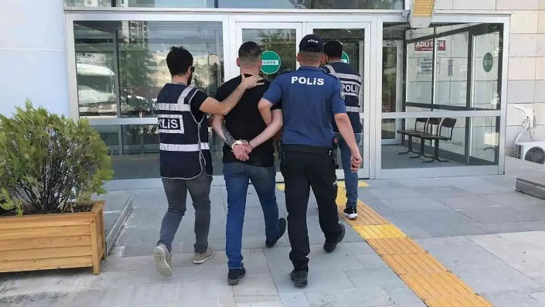 'Elazığ´da 2 kişiyi yaralayan ve 21 suç kaydı bulunan şüpheli yakalandı'