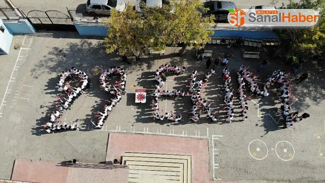 Elazığ'da 200 öğrenciden '29 Ekim' koreografisi