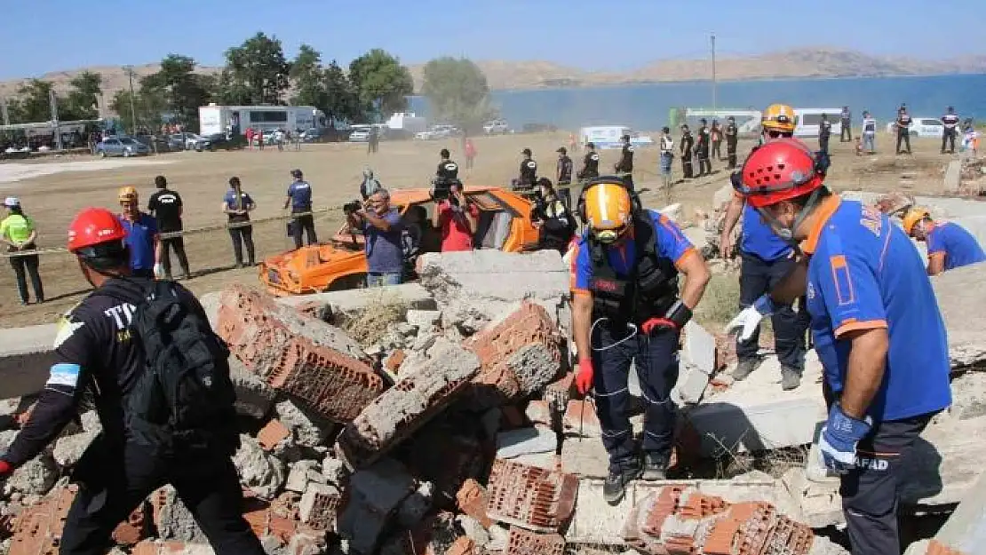 'Elazığ´da 345 personelin katıldığı deprem ve yangın tatbikatı nefes kesti'