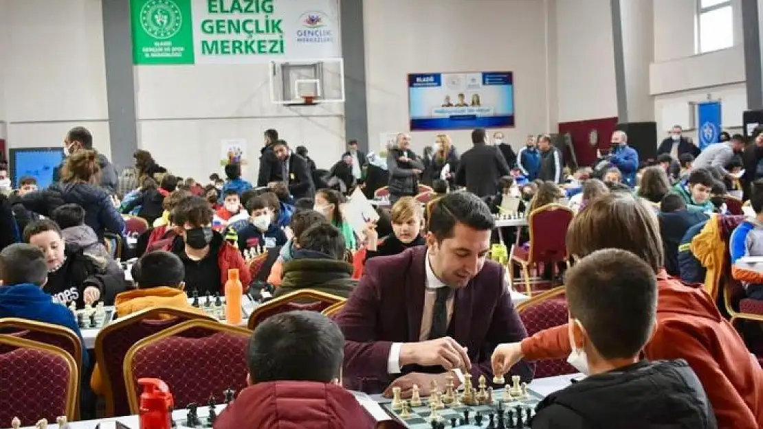 'Elazığ´da 480 sporcunun katılımıyla satranç turnuvası başladı'