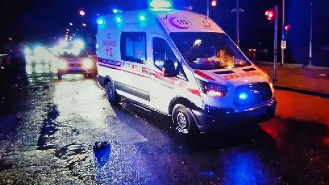 'Elazığ´da ambulans ile otomobil çarpıştı: 5 yaralı'