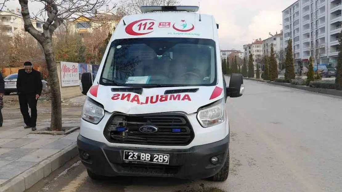 'Elazığ´da ambulans yayaya çarptı: 2 yaralı'