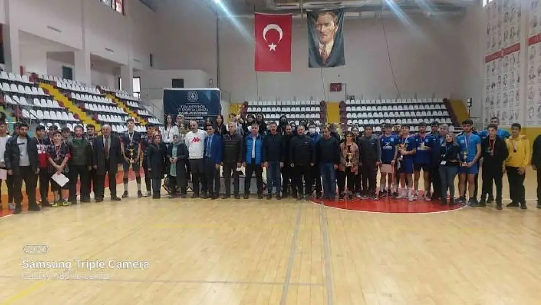 'Elazığ´da badminton müsabakaları sona erdi'