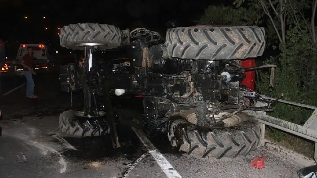 'Elazığ´da bariyerlere çarpan traktör devrildi: 2 yaralı'