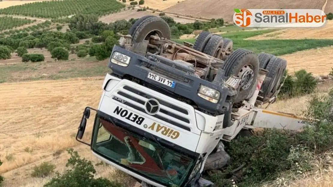 Elazığ'da beton mikseri devrildi: 1 yaralı