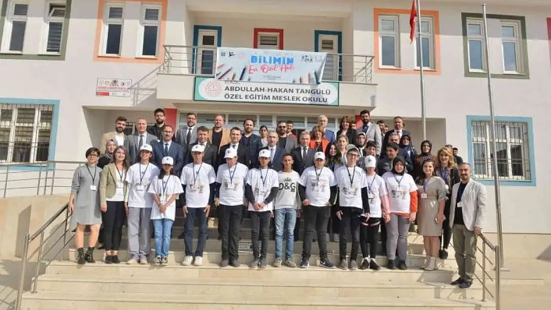 'Elazığ´da `Bilimin En Özel Hali´ projesi hayata geçirildi'