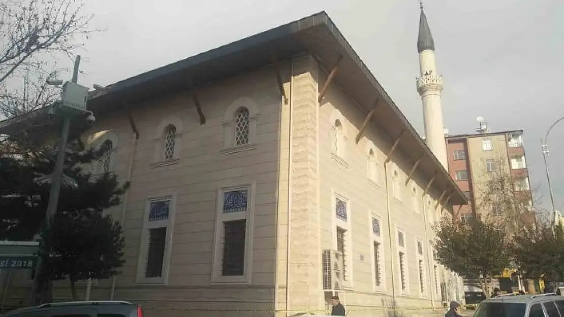 'Elazığ´da bir cami ibadete kapatıldı'