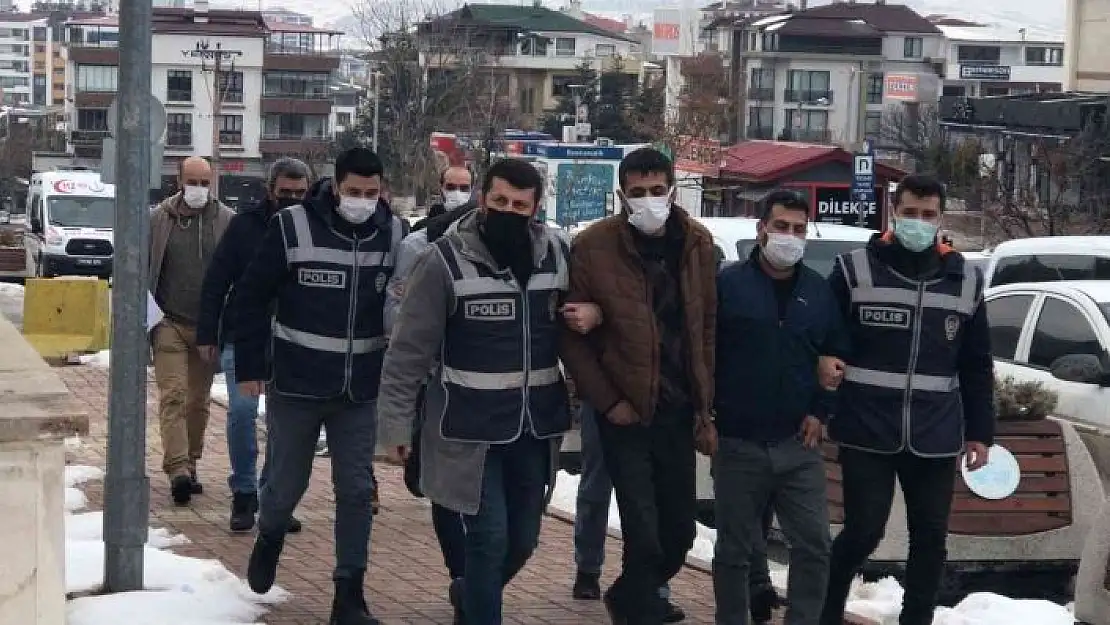 'Elazığ´da bir evden hırsızlık yapan 4 şüpheli tutuklandı'