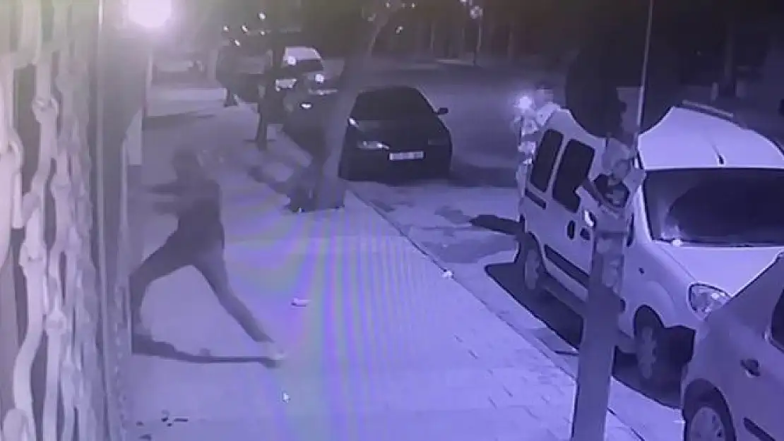 'Elazığ´da bir garip olay: Biri kırdı, diğeri kaydetti'