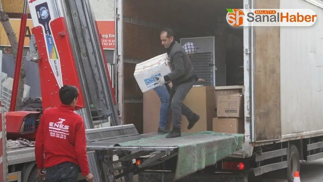Elazığ'da böyle insanlar var, ücretsiz ev taşıyorlar