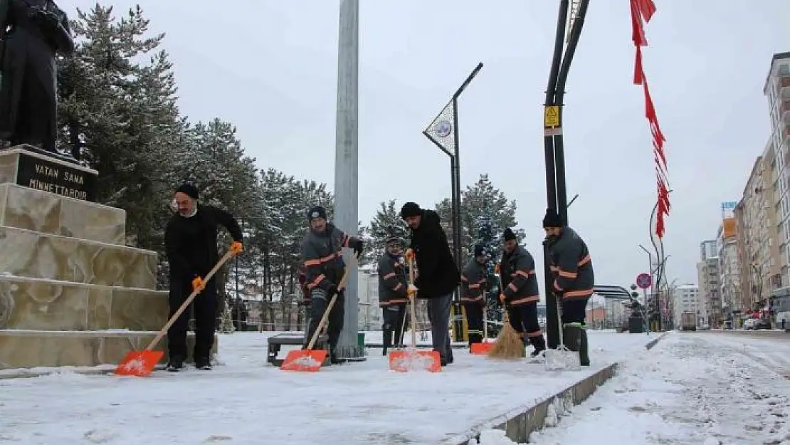 'Elazığ´da cadde ve kaldırımlar kardan temizleniyor'