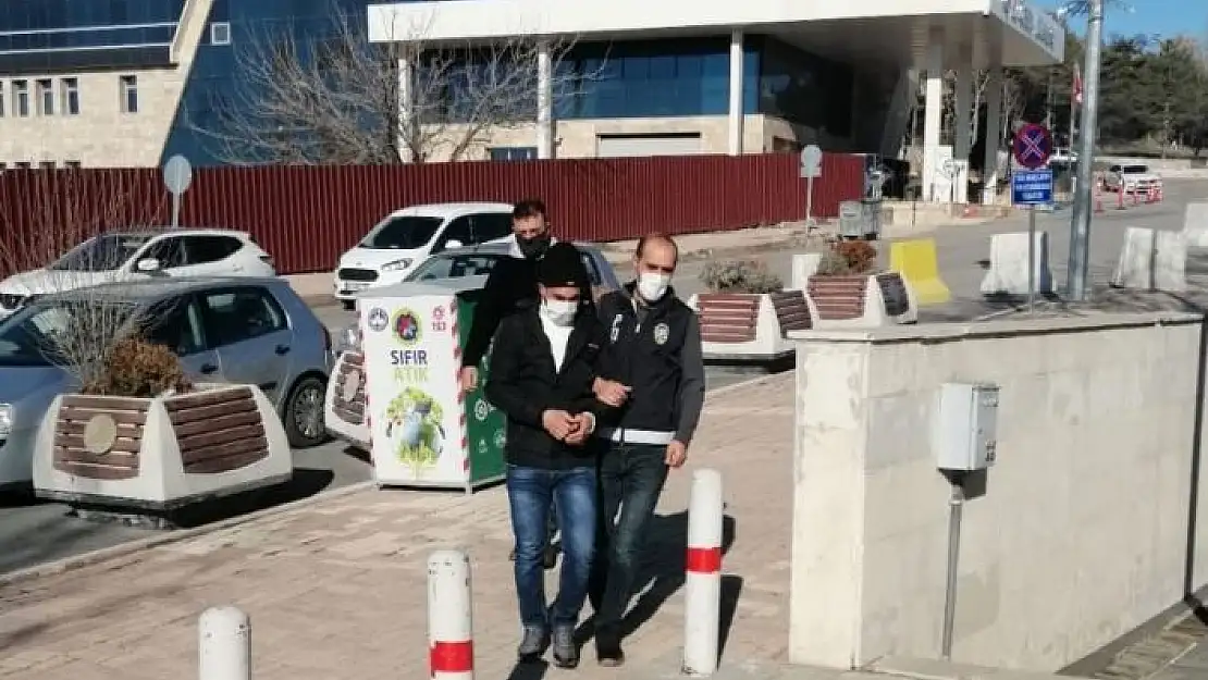 'Elazığ´da çalınan otomobil, polis ekiplerince bulunarak sahibine teslim edildi'