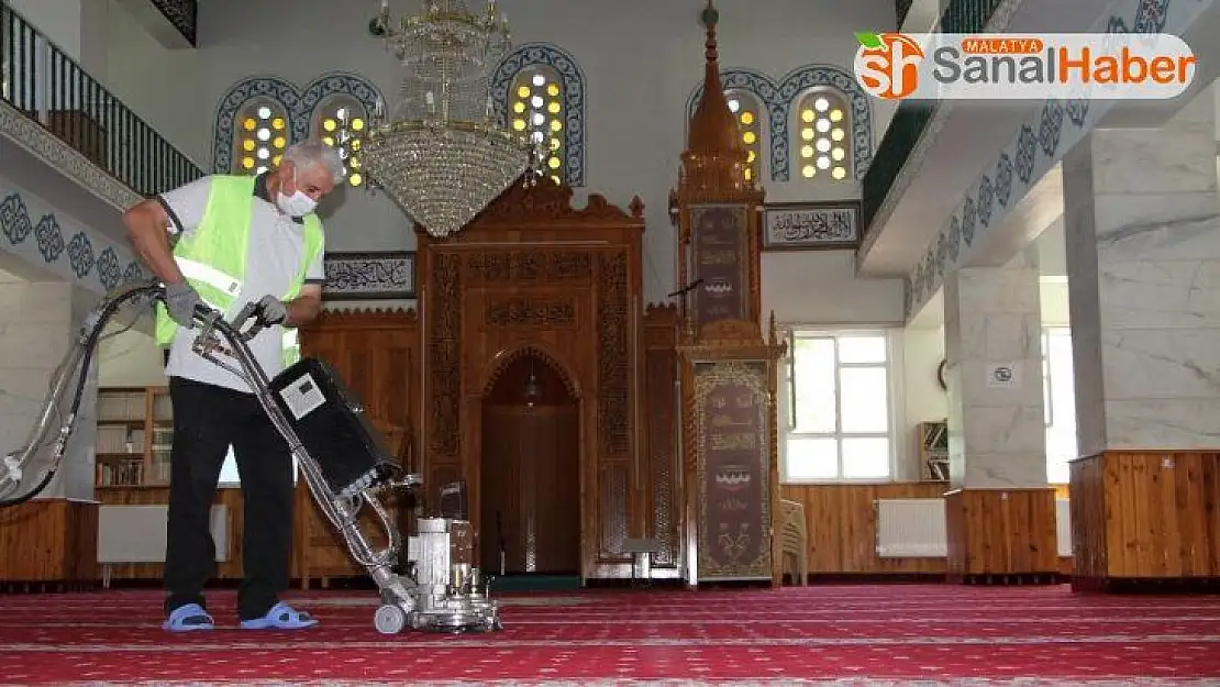 Elazığ'da camiler, ibadete hazırlanıyor