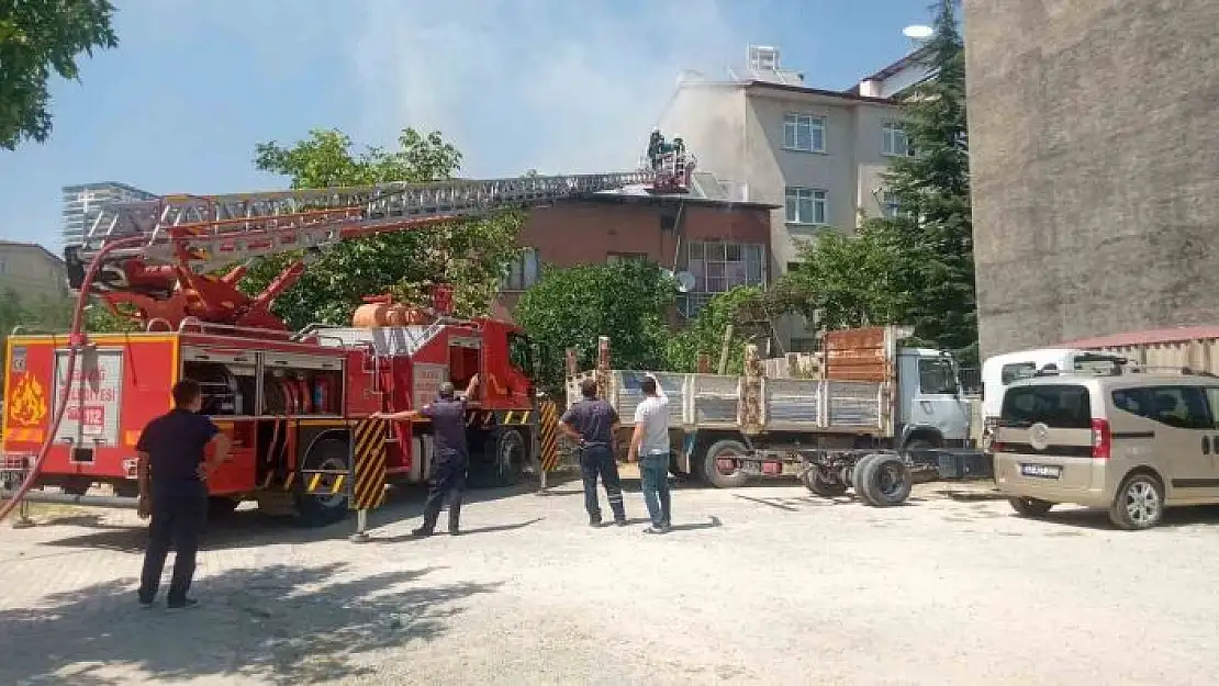 'Elazığ´da çatı katı yangını korkuttu'