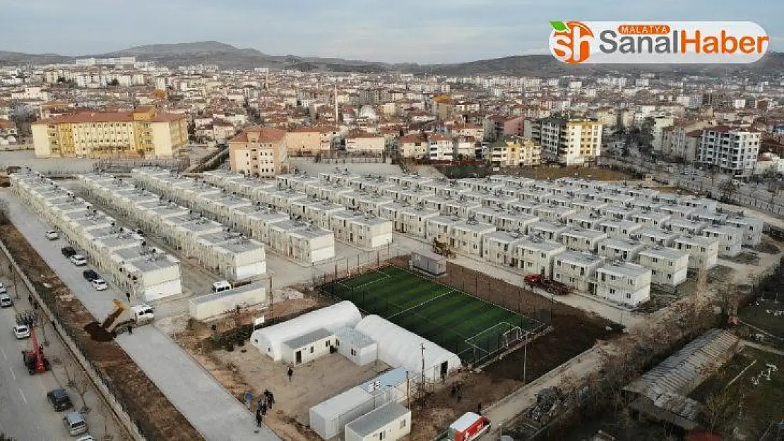 Elazığ'da, çift katlı konteyner evlerin anahtarları teslim edilmeye başlandı