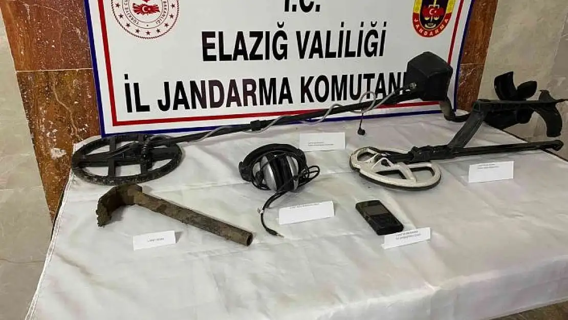 'Elazığ´da define arayan bir şahıs, jandarma tarafından suçüstü yakalandı'