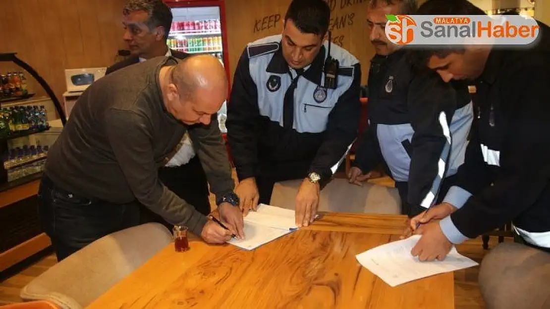 Elazığ'da ekipler, korona virüsüne karşı işletmeleri bilgilendirdi