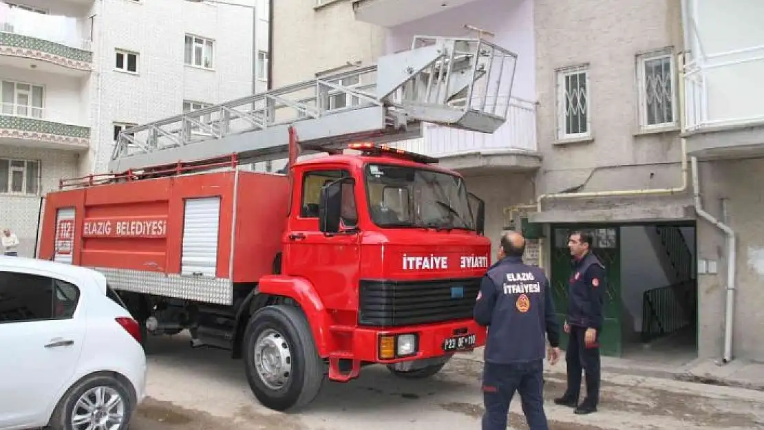 'Elazığ´da fıkra gibi olay: Haber alınamayan çocuğun evinde kulaklıkla uyduğu ortaya çıktı'