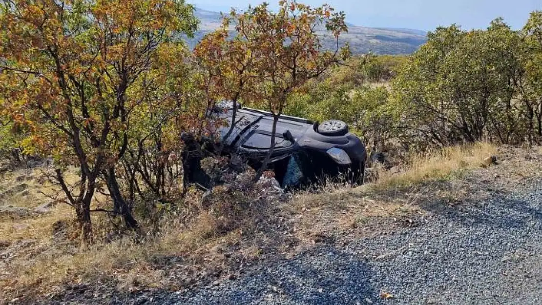 'Elazığ´da hafif ticari araç şarampole yuvarlandı: 3 yaralı'