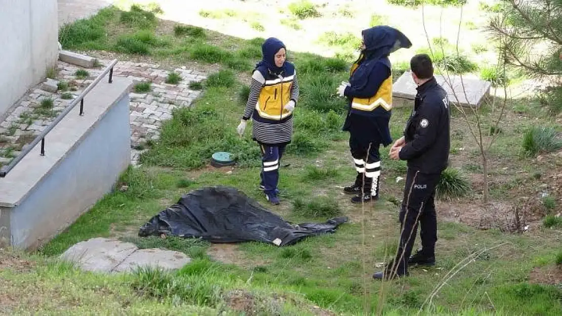 'Elazığ´da işçiler, evin bahçesinde kadın cesedi buldu'