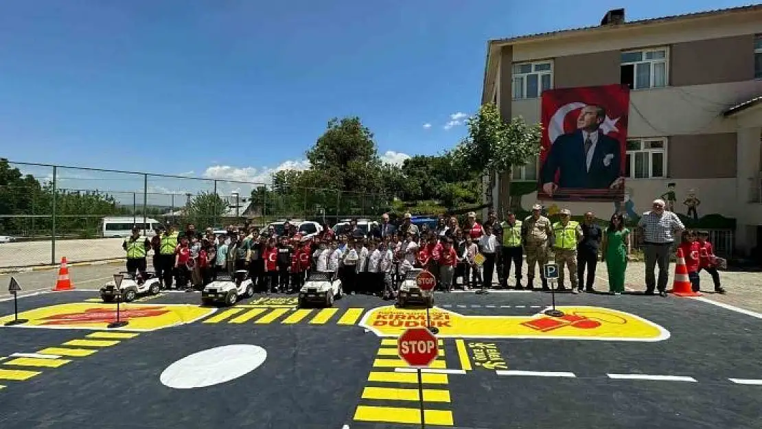 'Elazığ´da jandarma ekipleri çocuklara trafik eğitimi verdi'