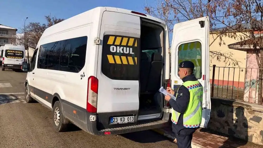 'Elazığ´da jandarma ekipleri okul servis araçlarını denetledi'