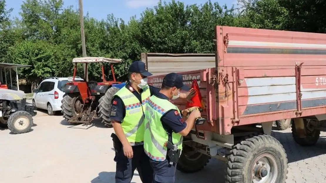 'Elazığ´da jandarma, traktör denetimi yaptı'