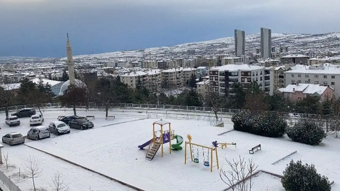 'Elazığ´da kar etkili oldu, 101 köy yolu kapandı'