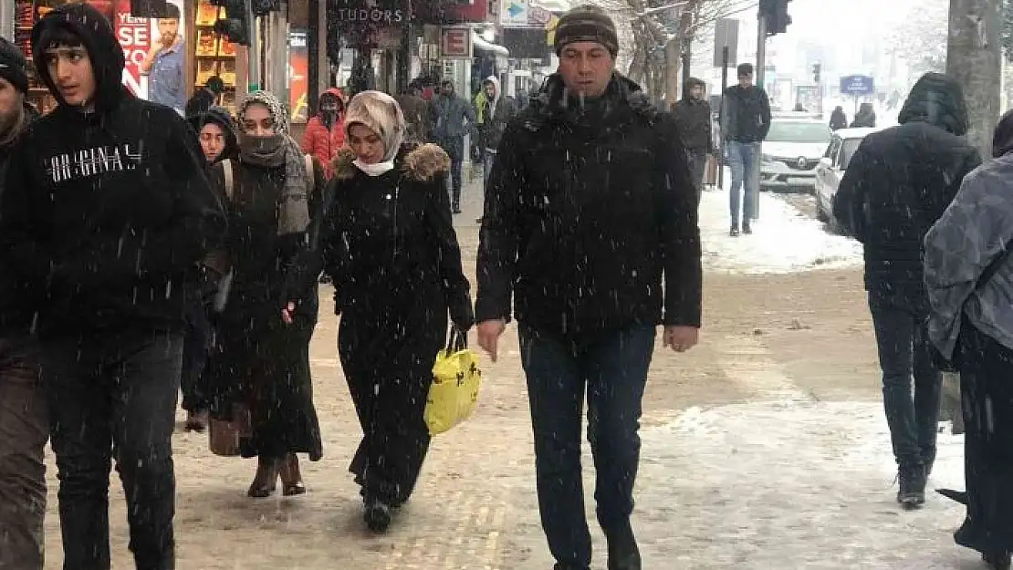 'Elazığ´da kar yağışı etkisini sürdürüyor'