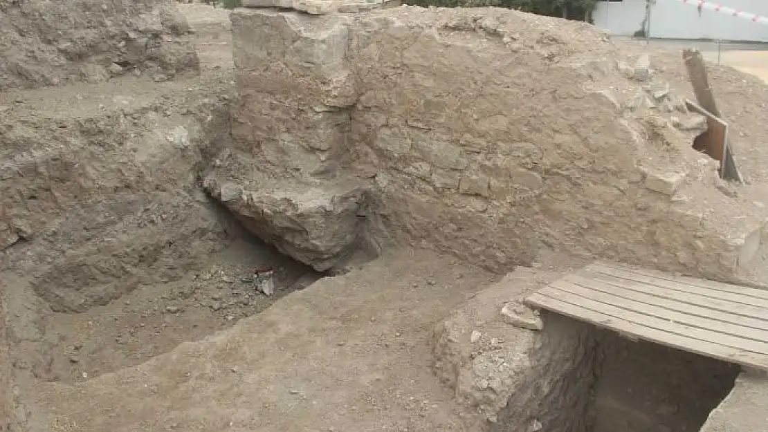 'Elazığ´da kentsel dönüşüm kazısında Osmanlı dönemine ait tarihi kilise bulundu'