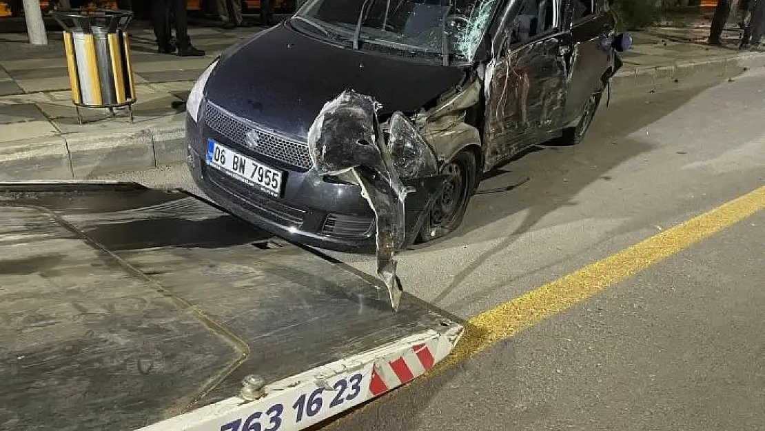 'Elazığ´da kontrolden çıkan otomobil ağacı devirdi: 3 yaralı'