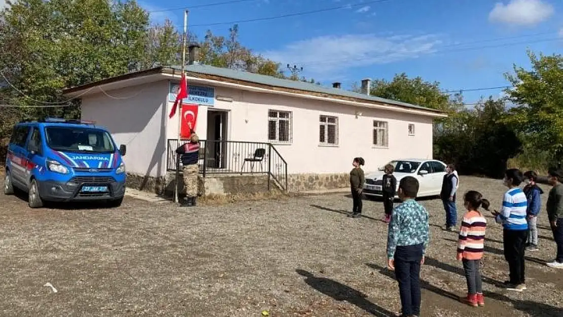 'Elazığ´da Mehmetçiğin bayrak hassasiyeti'