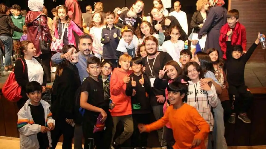 'Elazığ´da ´Momo´ adlı çocuk tiyatro oyununa yoğun ilgi'