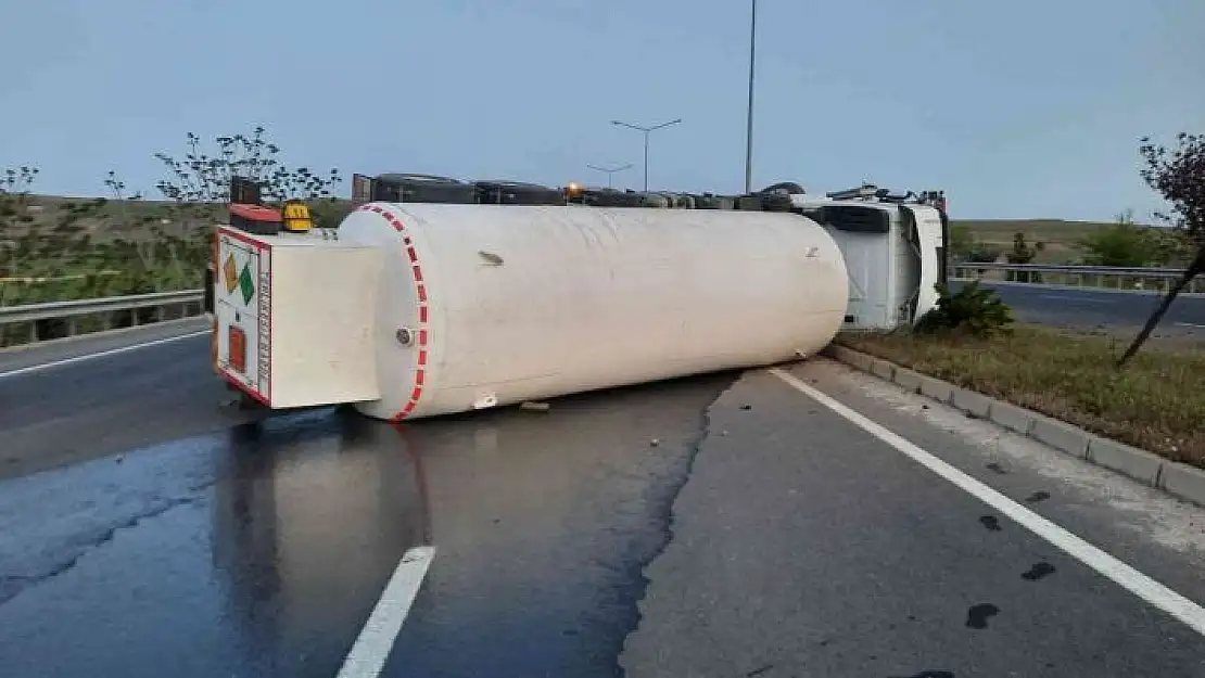 'Elazığ´da oksijen yüklü tanker yan yattı: 1 yaralı'