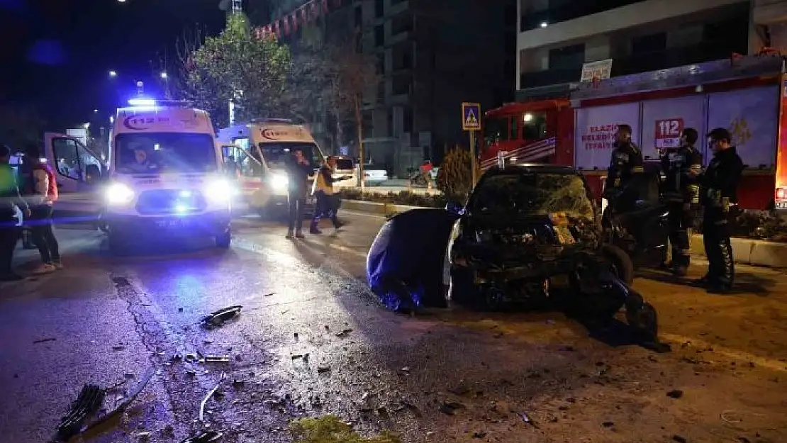 'Elazığ´da ortalığın savaş alanına döndüğü kaza kamerada: 5 yaralı'