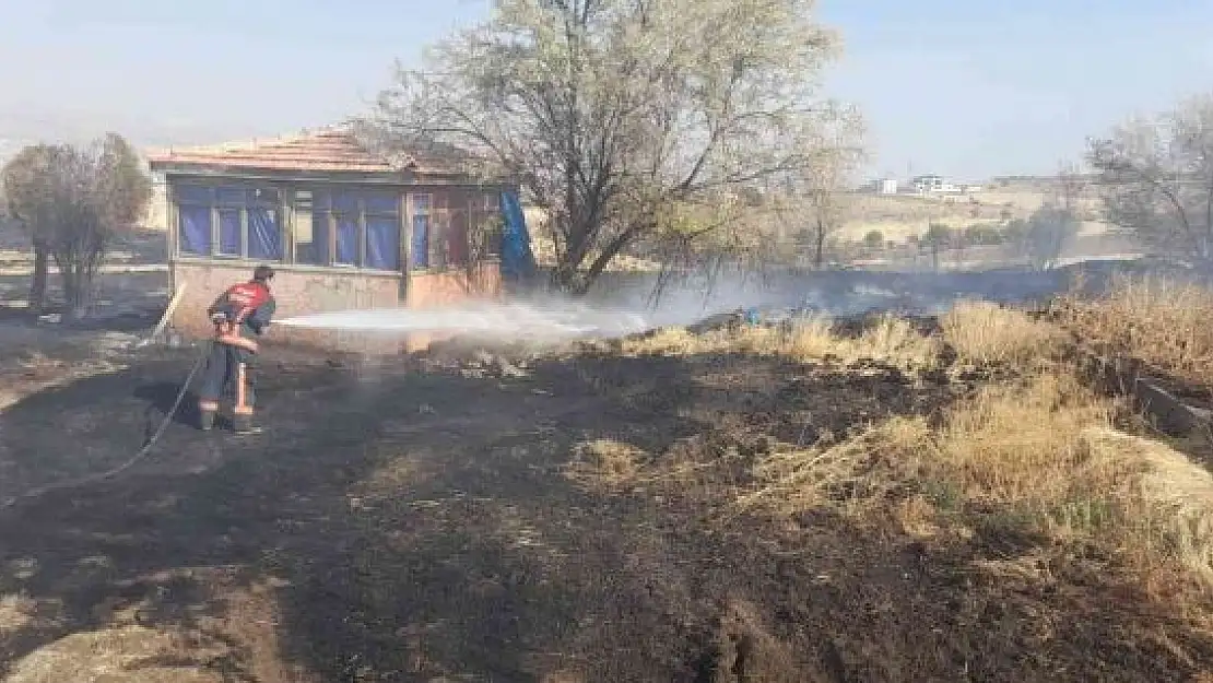 'Elazığ´da ot yangını paniğe neden oldu'