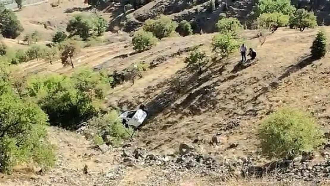 'Elazığ´da otomobil 150 metreden aşağı yuvarlandı: 2 yaralı'