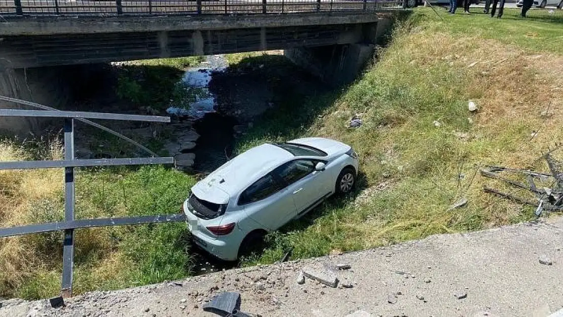 'Elazığ´da otomobil dereye uçtu: 1 yaralı'