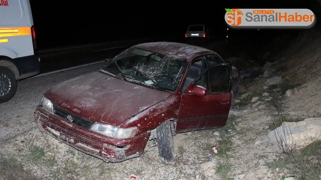 Elazığ'da otomobil şarampole uçtu: 3 yaralı