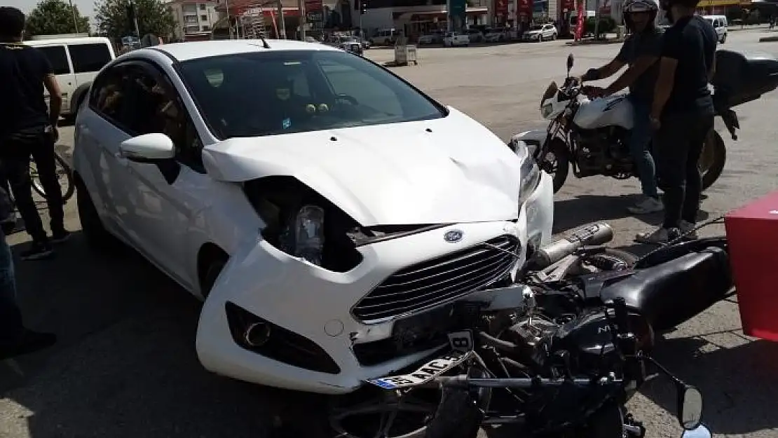 'Elazığ´da otomobilin çarptığı motosiklet sürücüsü ağır yaralandı'