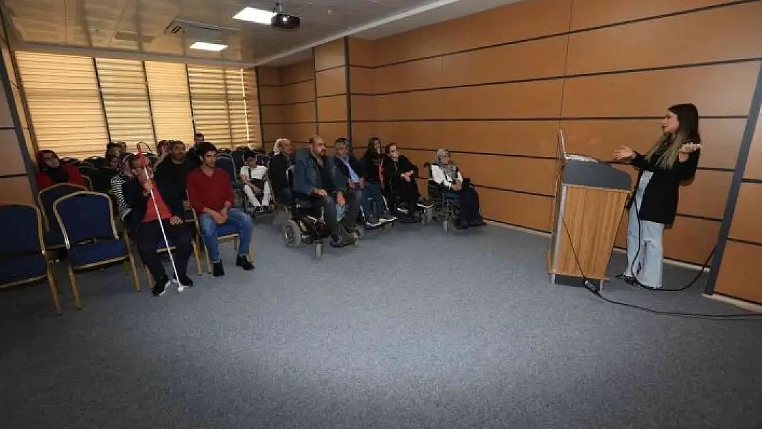 'Elazığ´da özel bireylere seminer verildi'