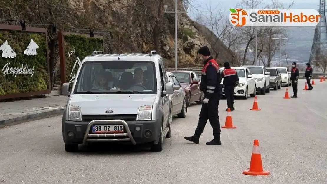 Elazığ'da Pandemi Kurulu kararıyla tarihi Harput Mahallesi'ne ziyaret kısıtlaması