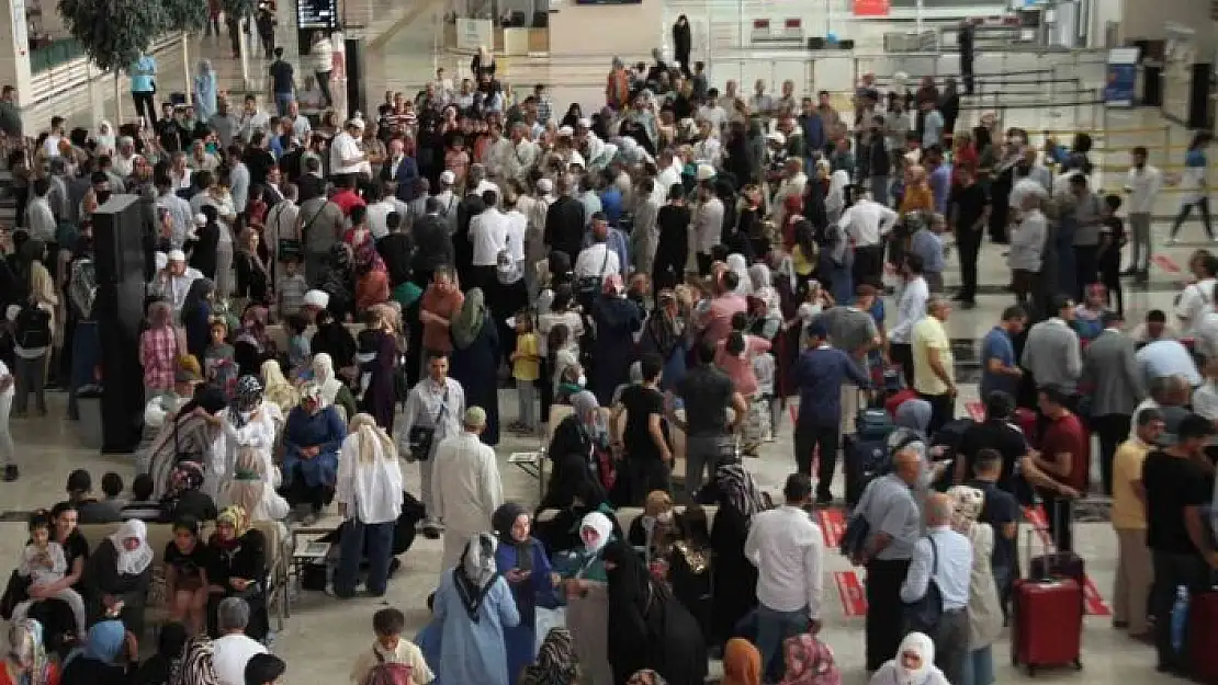 'Elazığ´da pandeminin ardından ilk hacı kafilesi yola çıktı'